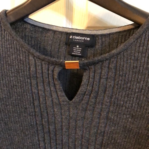 Fitted, keyhole sweater - Picture 2 of 3